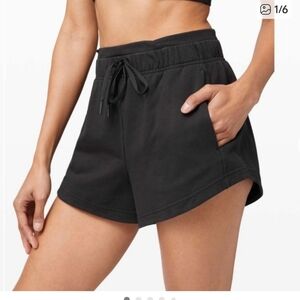 lululemon athletica Women's Inner Gloe Shorts - Black